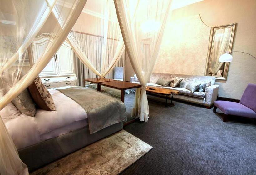 سوئیت پرزیدنت, La Villa Vita Nelspruit