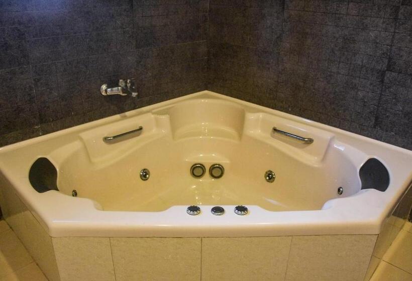 سوییت لوکس, Mangrove Escapes Resort