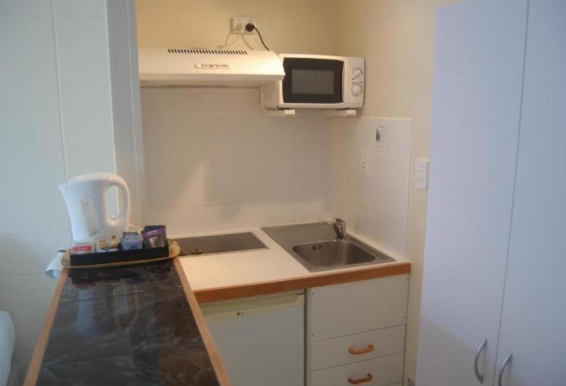 استودیوی استاندارد, Rotorua Motel
