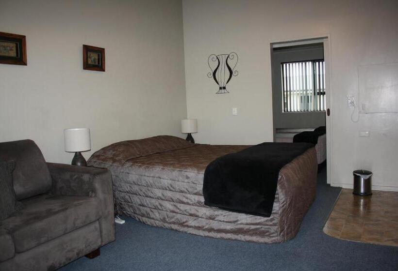 آپارتمان خانوادگی, Ashbury Park Motel