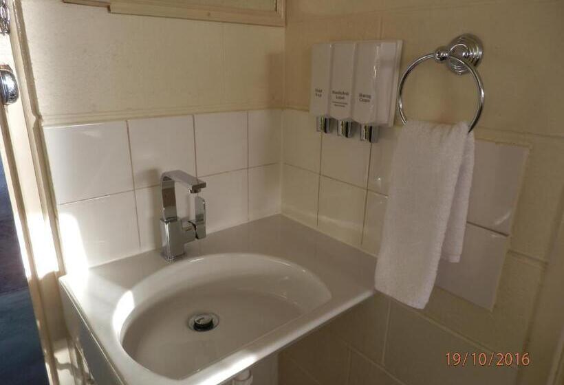 اتاق استاندارد, Flying Spur Motel