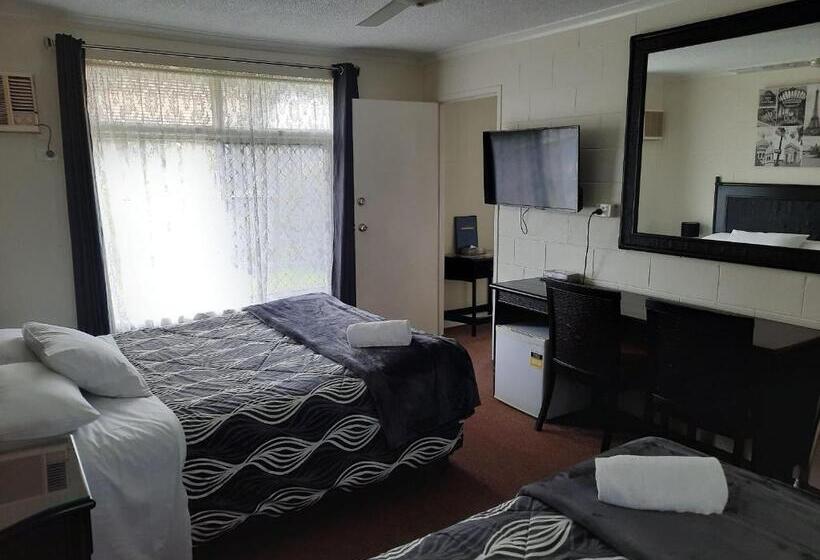 اتاق خانوادگی, Flying Spur Motel