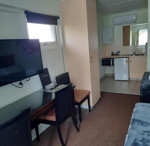 اتاق استاندارد, Flying Spur Motel