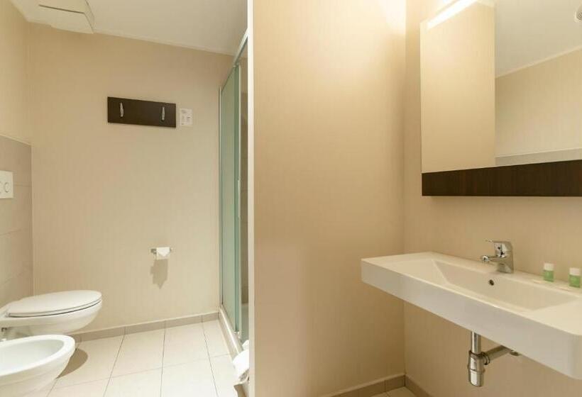 اتاق استاندارد سه نفره, B&b Hotel Como Camerlata