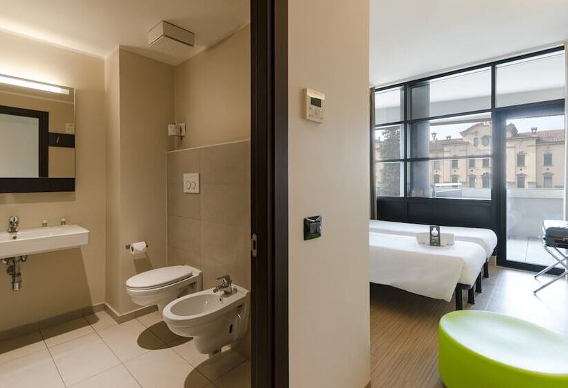 اتاق استاندارد, B&b Hotel Como Camerlata