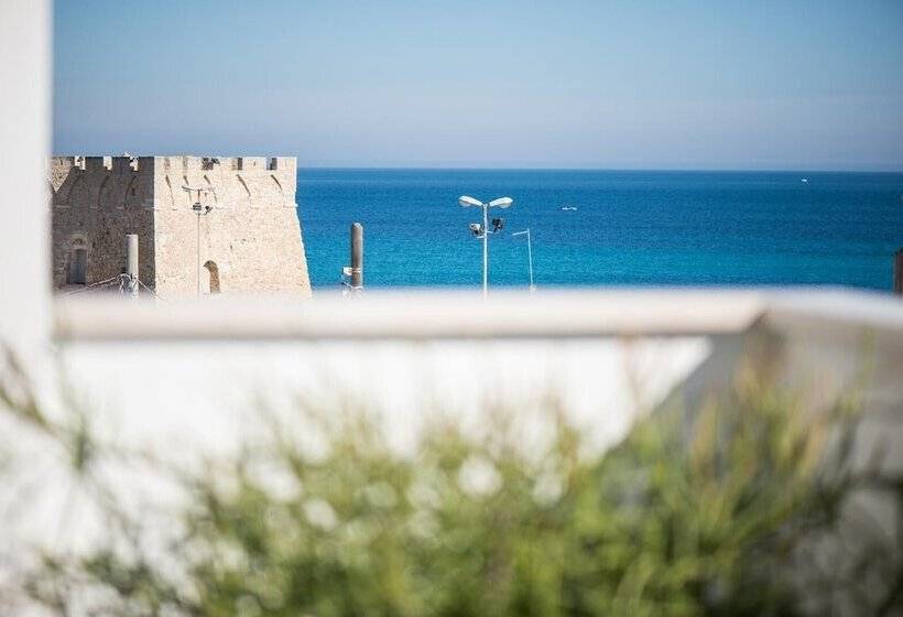 سوییت با چشم‌انداز دریا, Ci.co