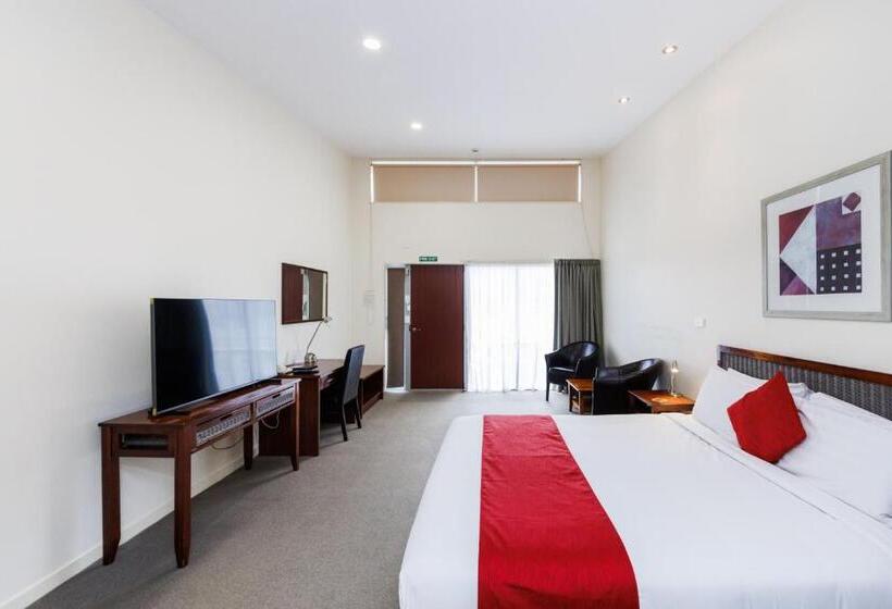 استودیوی استاندارد, Fitzherbert Regency Motor Lodge