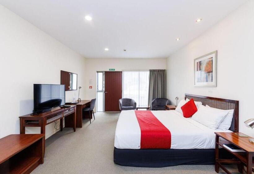 استودیوی استاندارد, Fitzherbert Regency Motor Lodge