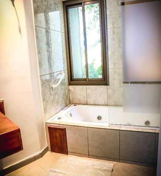 اتاق لوکس, Rainforest Hotel & Cabañas