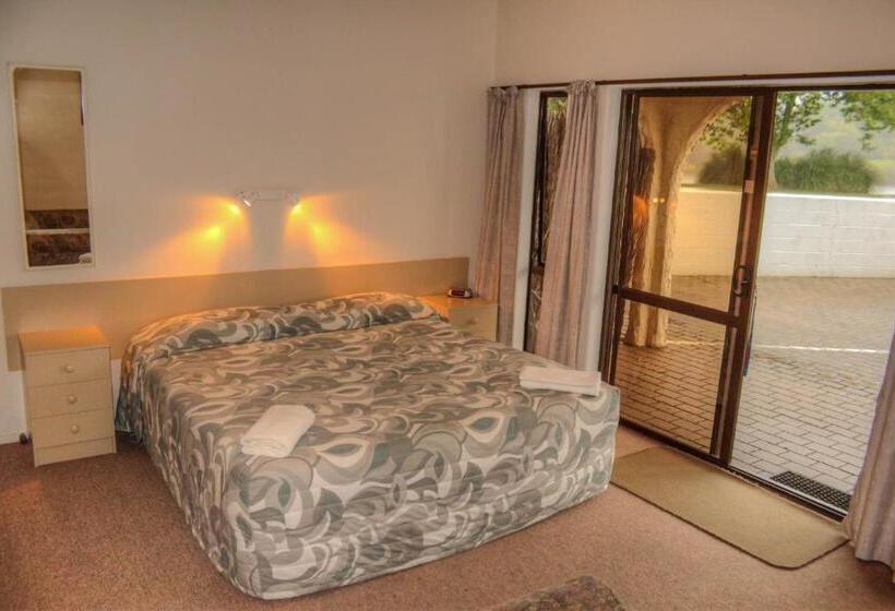 استودیوی استاندارد, Riverside Motel