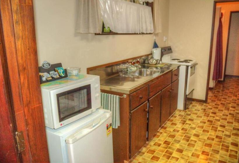 آپارتمان 2 خوابه, Riverside Motel
