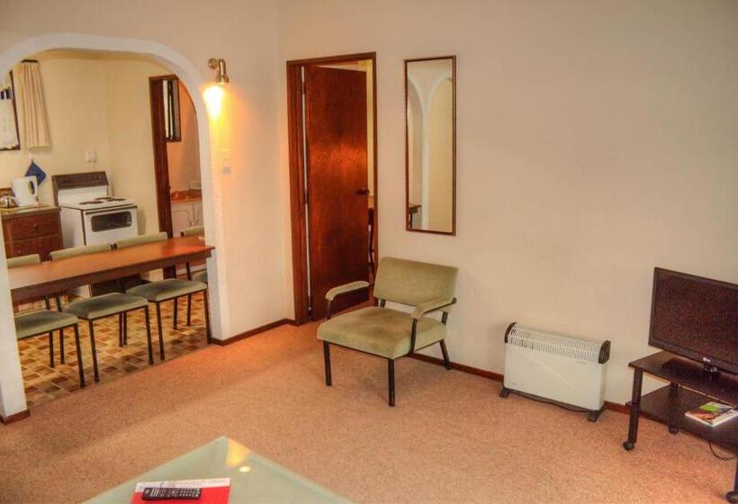 آپارتمان خانوادگی, Riverside Motel
