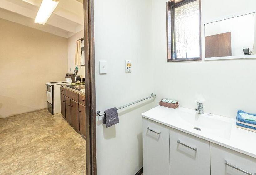 استودیوی استاندارد, Riverside Motel