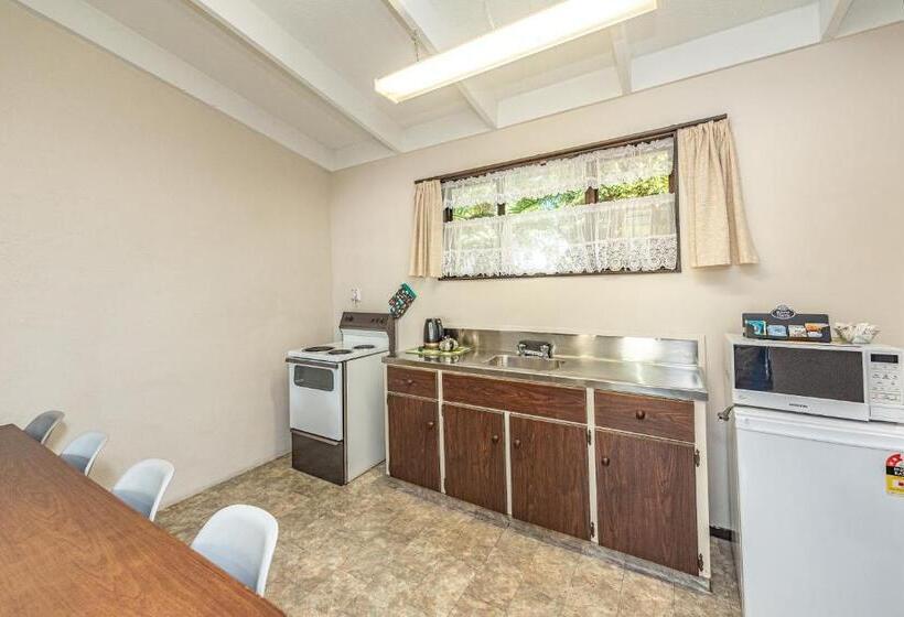 استودیوی استاندارد, Riverside Motel