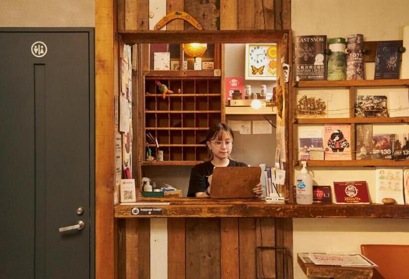 اتاق استاندارد, Untapped Hostel
