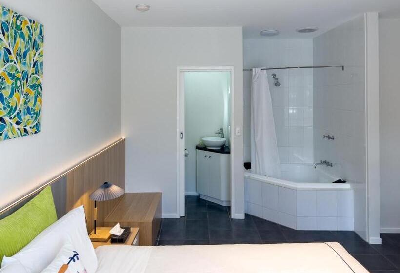 اتاق لوکس با وان آب گرم, A1 Motels And Apartments Port Fairy