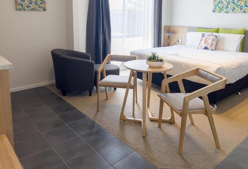 اتاق لوکس با وان آب گرم, A1 Motels And Apartments Port Fairy