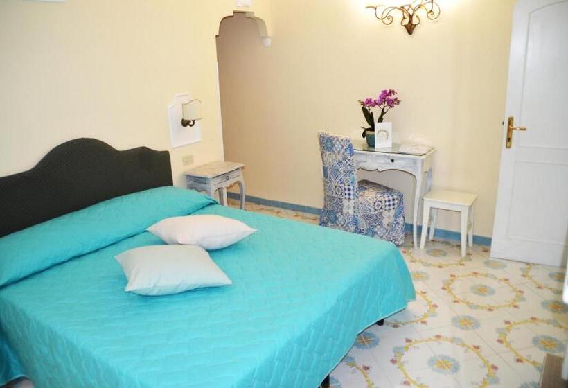 اتاق لوکس با بالکن, Villa Mimosa