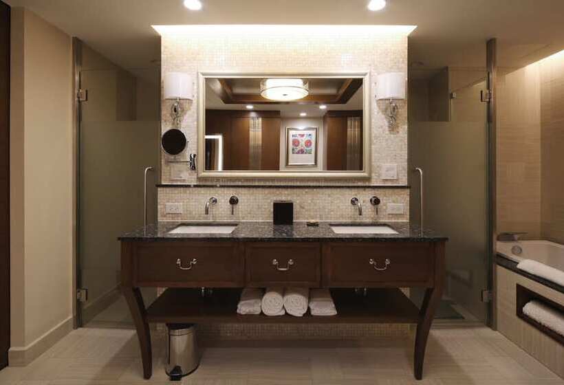 اتاق لوکس با چشم‌انداز دریا, Dusit Thani Guam Resort