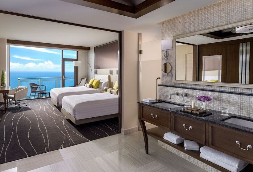 اتاق لوکس با چشم‌انداز دریا, Dusit Thani Guam Resort
