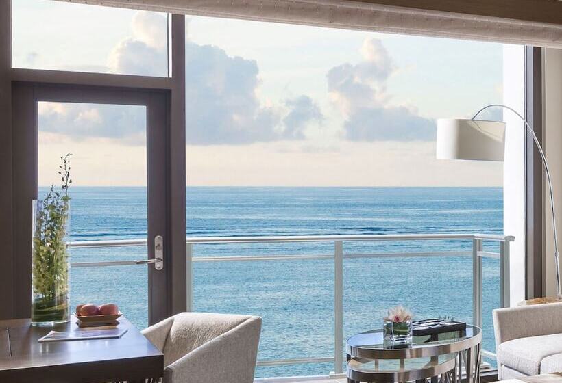 اتاق لوکس با چشم‌انداز دریا, Dusit Thani Guam Resort