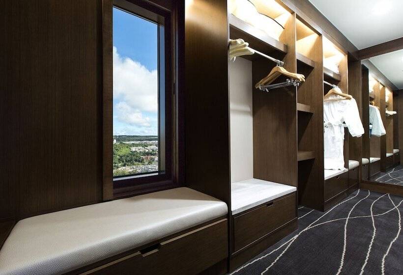 سوییت اجرایی, Dusit Thani Guam Resort