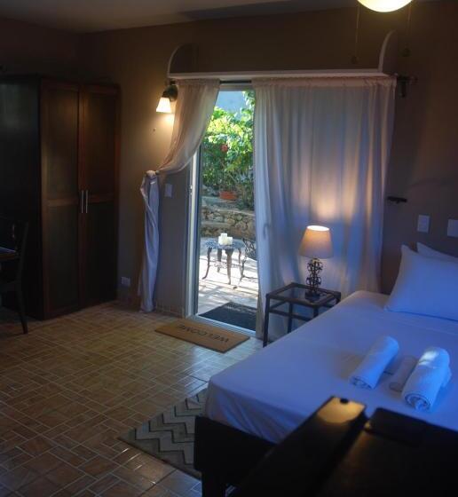 استودیوی استاندارد, E&j Boutique Residences