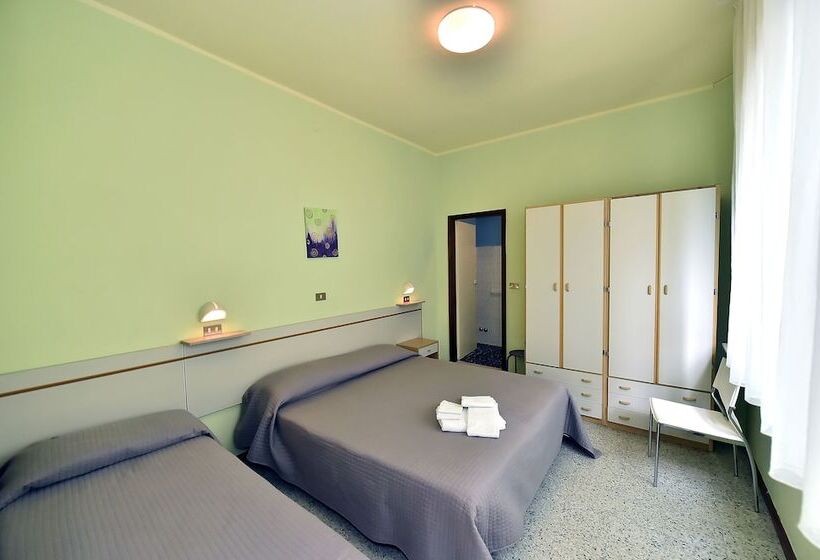 Economy Triple Room, Doria