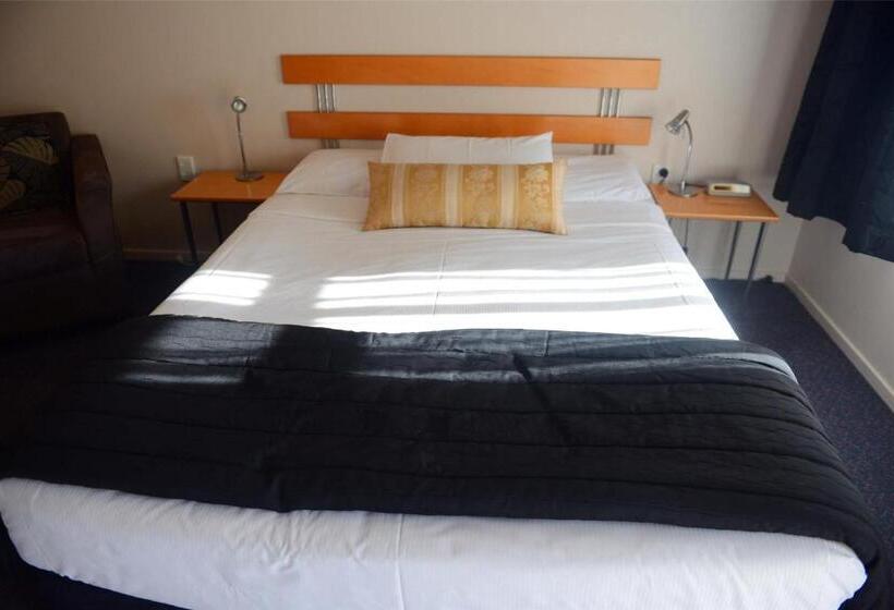 استودیوی استاندارد, Victoria Court Motor Lodge