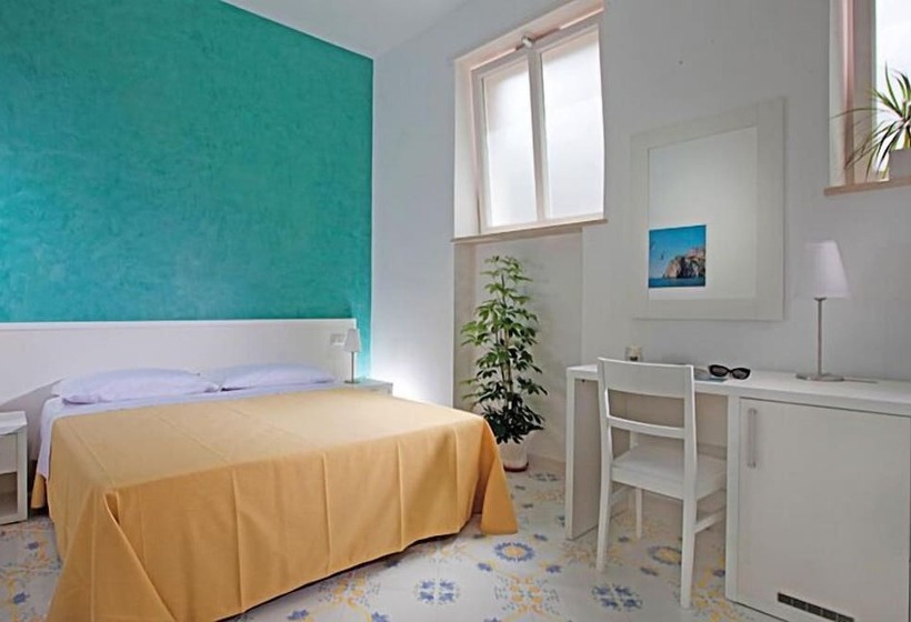 اتاق استاندارد سه نفره, San Nicola Guest House
