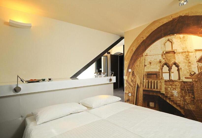 اتاق لوکس با چشم‌انداز دریا, La Porta Luxury Rooms