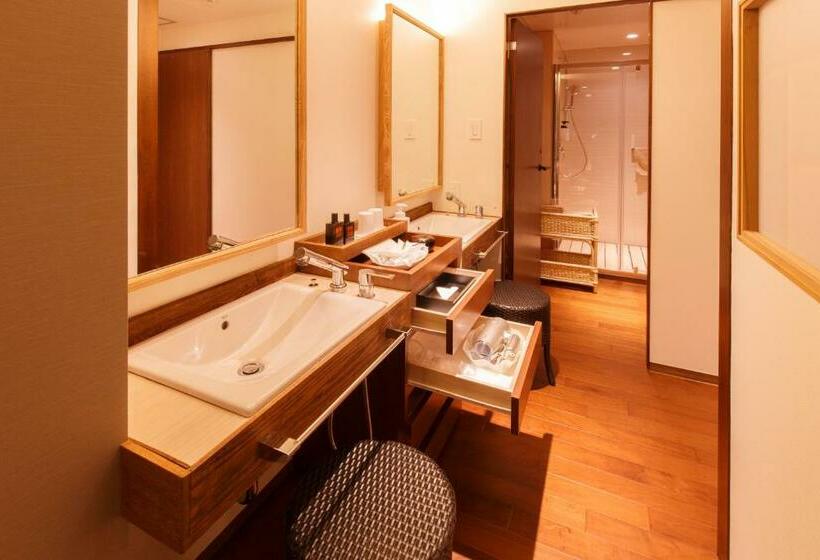 سوئیت جونیور با چشم‌انداز کوهستان, Oushuku Onsen Choeikan