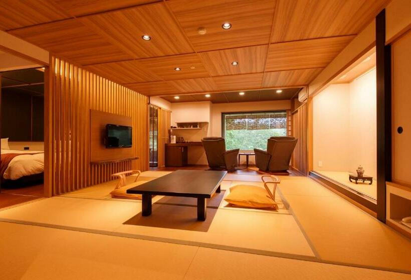سوئیت جونیور با چشم‌انداز کوهستان, Oushuku Onsen Choeikan