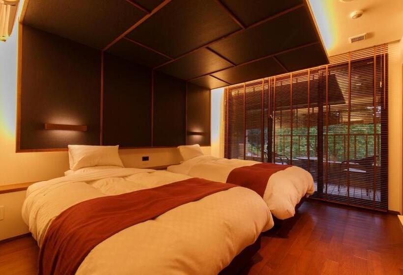 سوئیت جونیور با چشم‌انداز کوهستان, Oushuku Onsen Choeikan