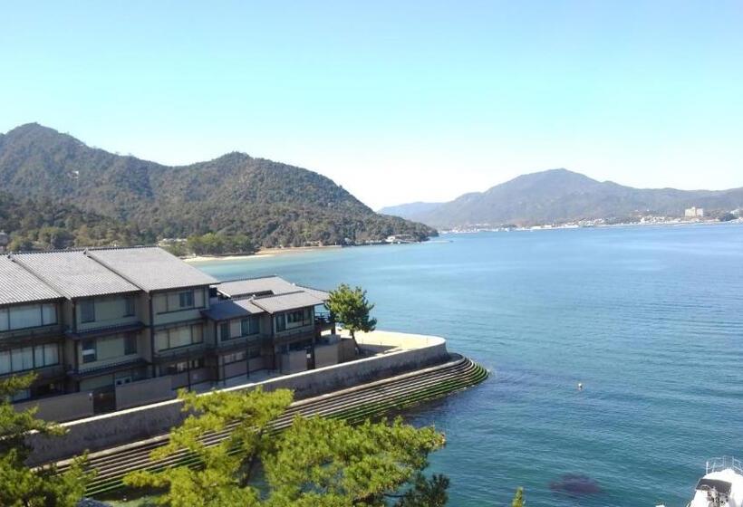 اتاق اقتصادی با چشم‌انداز کنار دریا, Sakuraya