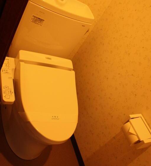 اتاق استاندارد چهارنفره با سرویس بهداشتی مشترک, Sakuraya