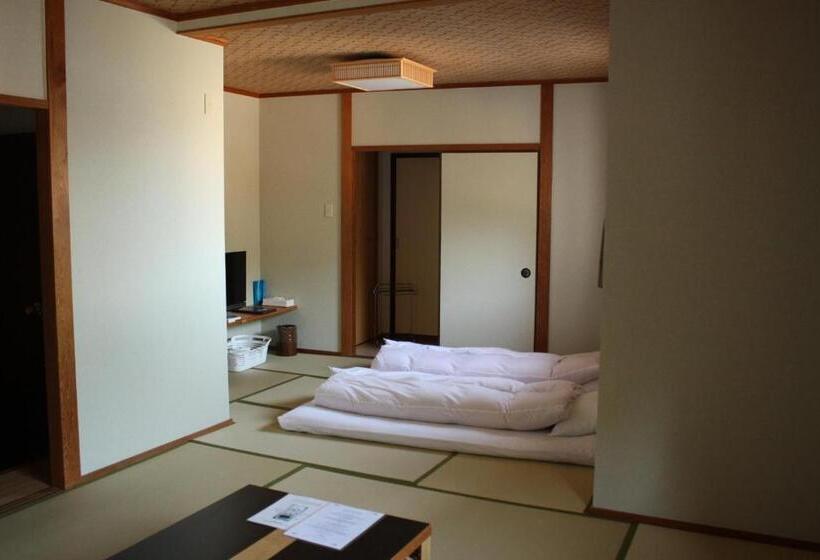 اتاق استاندارد چهارنفره با سرویس بهداشتی مشترک, Sakuraya