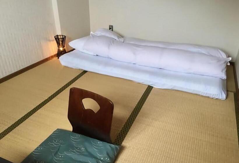اتاق استاندارد یک نفره, Sakuraya