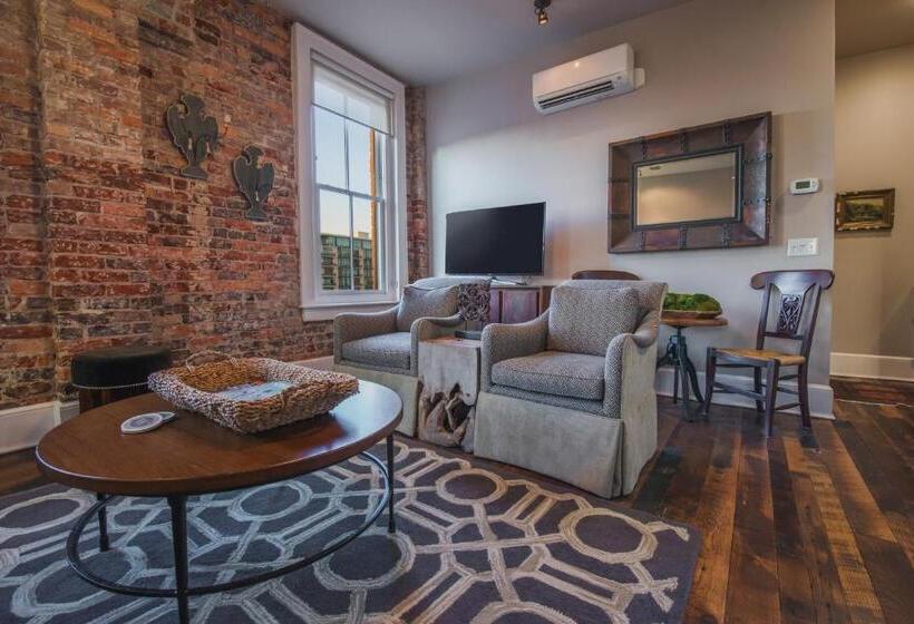 سوئیت با تخت بزرگ, The Windsor  Asheville