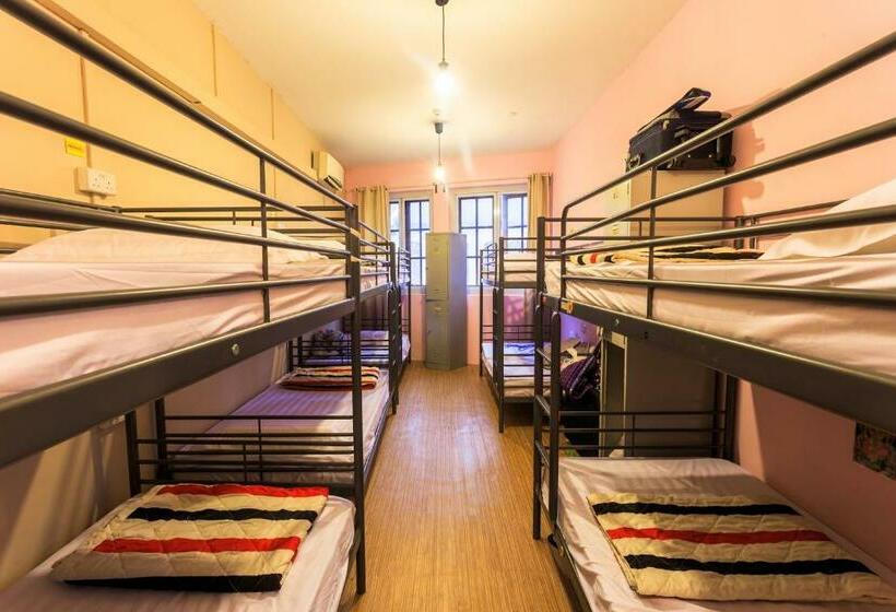 تختخواب در اتاق مشترک, The Hive Singapore Hostel