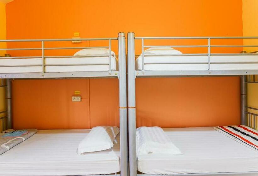 اتاق خانوادگی با سرویس بهداشتی مشترک, The Hive Singapore Hostel