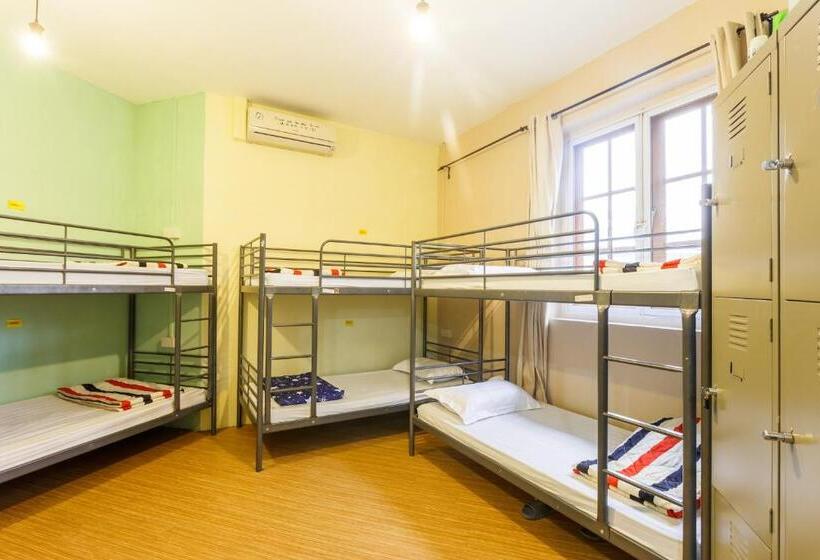اتاق خانوادگی با سرویس بهداشتی مشترک, The Hive Singapore Hostel