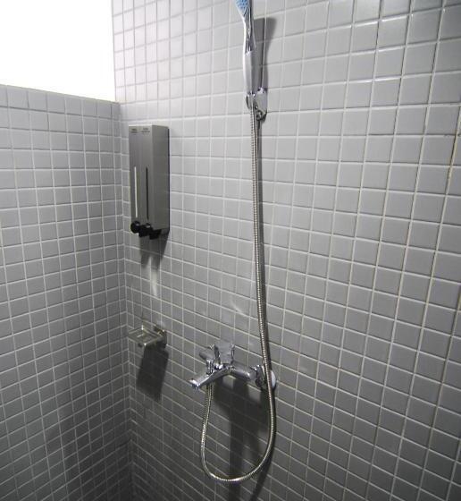 اتاق استاندارد سه تخته با سرویس بهداشتی مشترک, Inn Cube Ximen