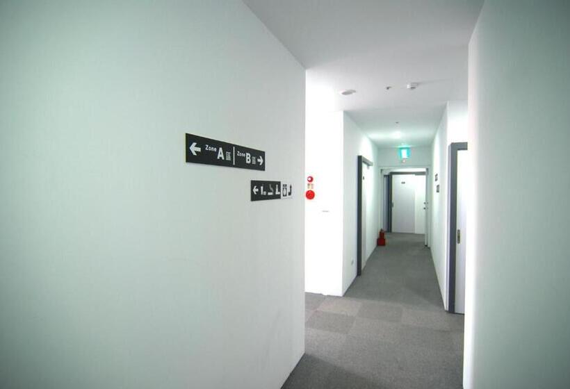اتاق استاندارد سه تخته با سرویس بهداشتی مشترک, Inn Cube Ximen