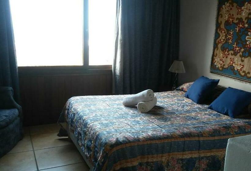 اتاق استاندارد چهار تخته, La Pedrera