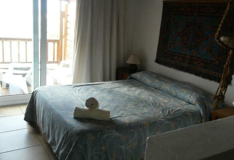 اتاق استاندارد چهار تخته, La Pedrera