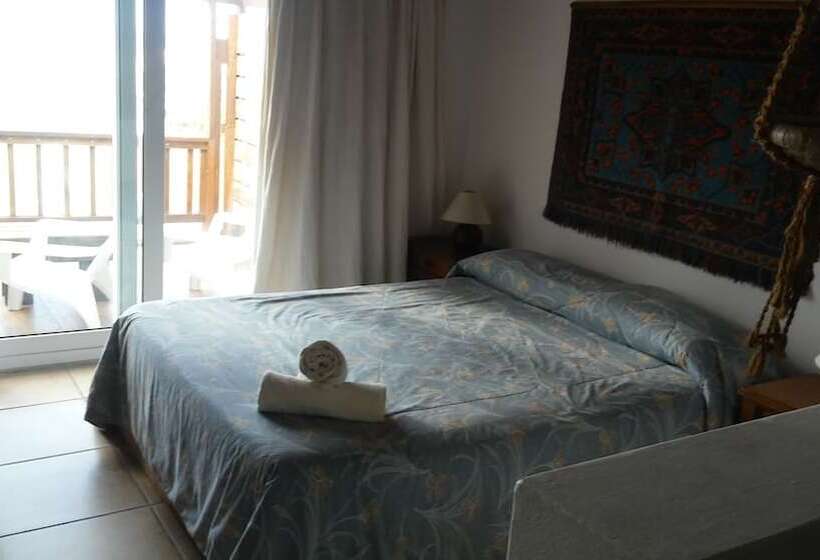 اتاق استاندارد چهار تخته, La Pedrera