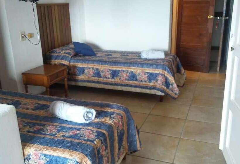 اتاق استاندارد چهار تخته, La Pedrera
