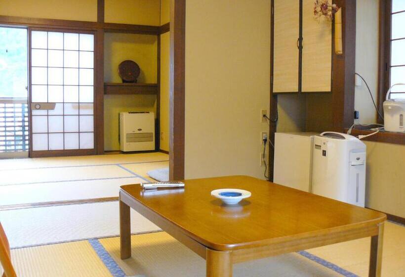 اتاق استاندارد با سرویس بهداشتی مشترک, Ryokan Yamashiroya