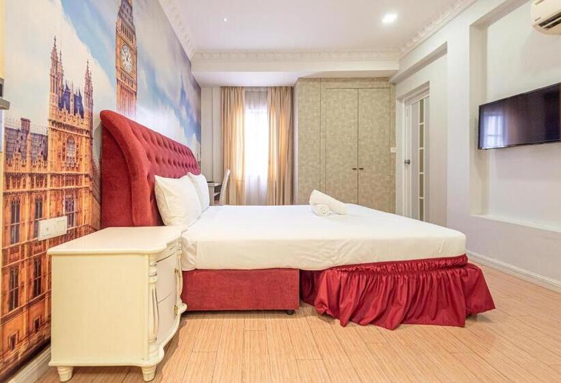 Deluxe Room King Size Bed, Swing & Pillows At Usj Taipan